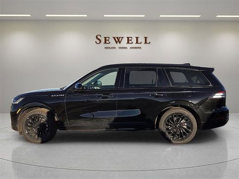 New 2026 Lincoln Aviator Reserve w/ Luxury Package image 2