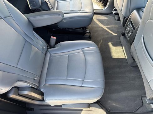 Used 2024 Buick Enclave Premium image 19