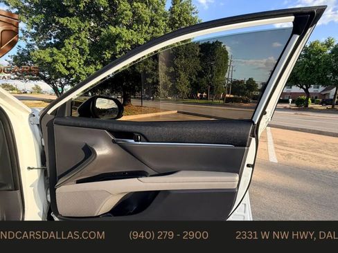 Used 2019 Toyota Camry LE image 19