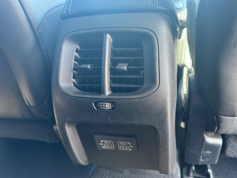 Used 2021 Jeep Cherokee Latitude Plus FWD image 15