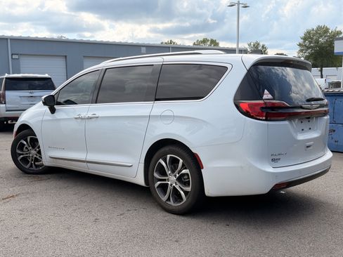Used 2026 Chrysler Pacifica Pinnacle FWD image 17
