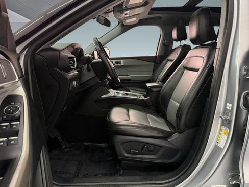 Used 2022 Ford Explorer XLT w/ Equipment Group 202A AWD/4WD image 5