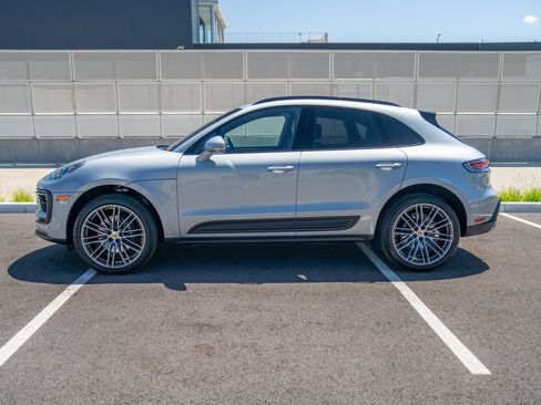 Certified 2026 Porsche Macan AWD/4WD image 2