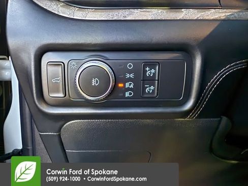 Used 2020 Ford Explorer Platinum image 28