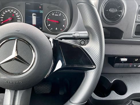 Used 2025 Mercedes-Benz Sprinter 2500 image 21