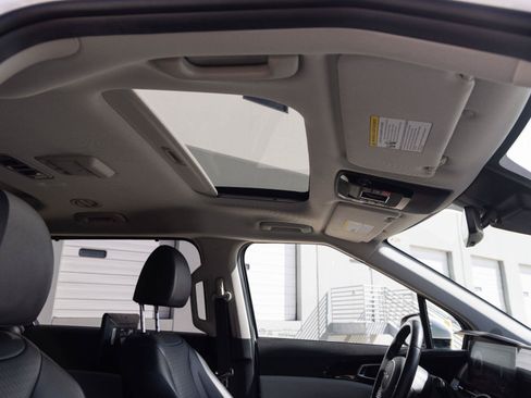 Used 2023 Kia Carnival SX Prestige FWD image 36