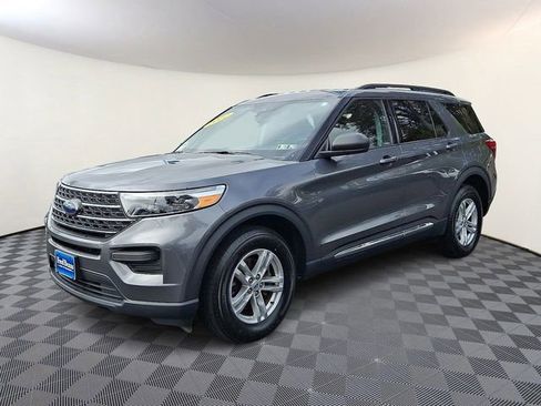 Certified 2022 Ford Explorer XLT w/ Class IV Trailer Tow Package image 3