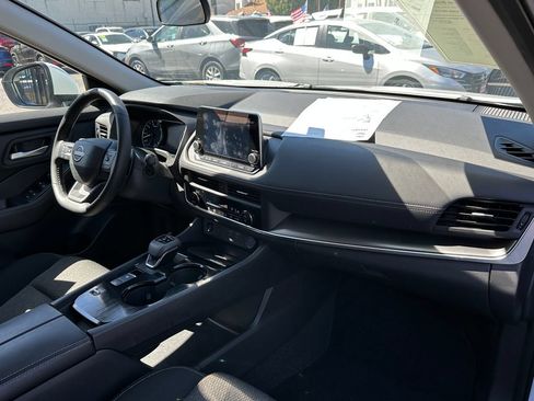 Used 2026 Nissan Rogue SV FWD image 15