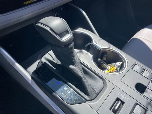 Used 2023 Toyota Highlander XLE image 40