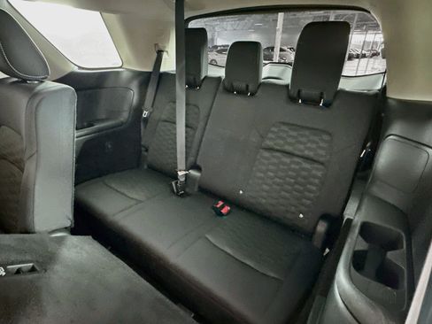 Used 2025 Nissan Pathfinder SV AWD/4WD image 28
