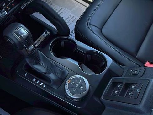 New 2026 Ford Bronco Outer Banks w/ Sasquatch Package image 25