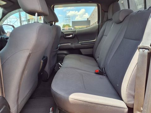 Used 2018 Toyota Tacoma TRD Off-Road AWD/4WD image 19