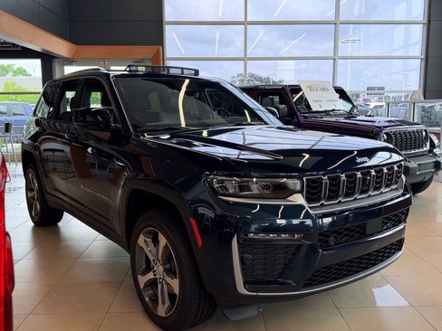 New 2026 Jeep Grand Cherokee Limited w/ Luxury Tech Group II AWD/4WD image 4