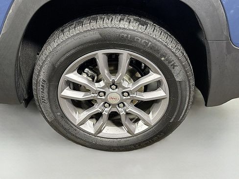 Used 2024 GMC Terrain SLT image 29