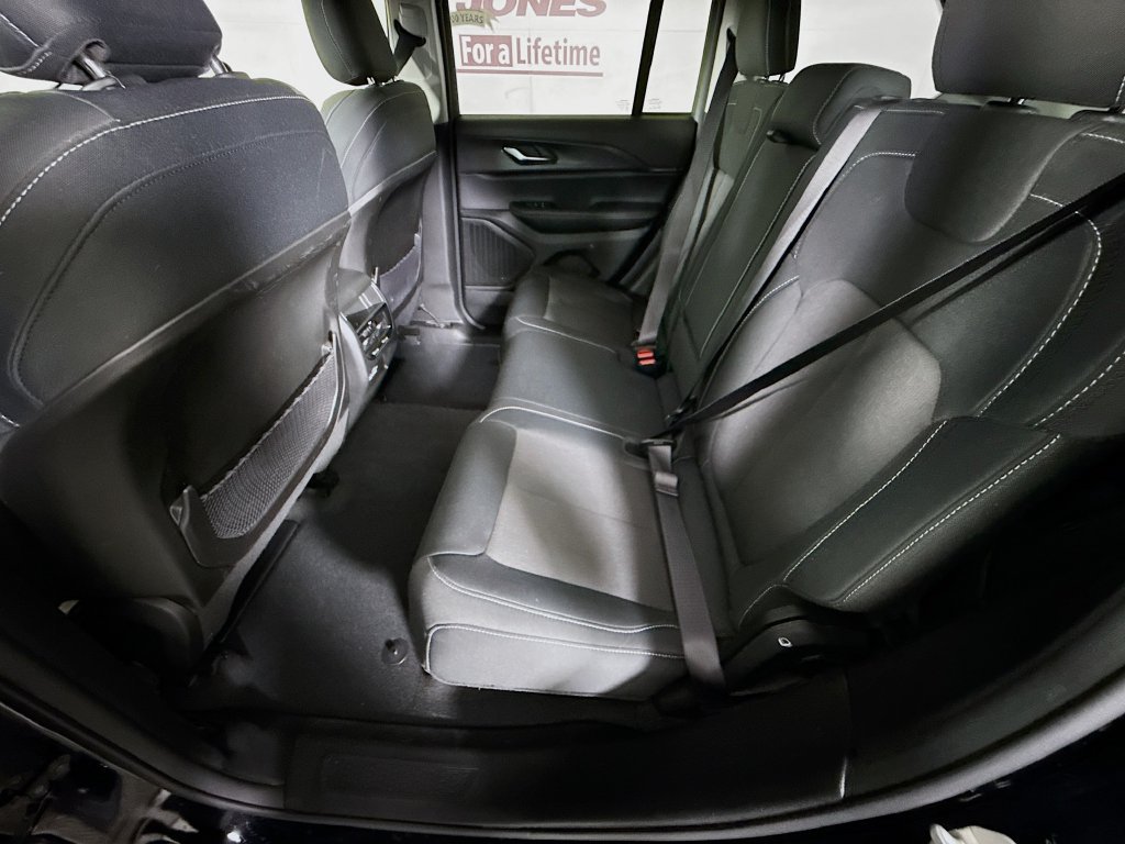 Used 2023 Jeep Grand Cherokee Laredo AWD/4WD image 25