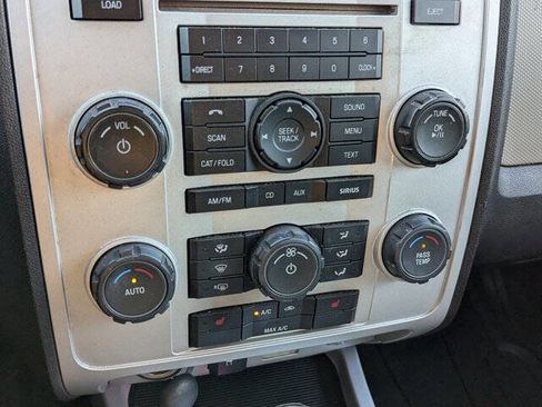 Used 2010 Mercury Mariner Premier image 24