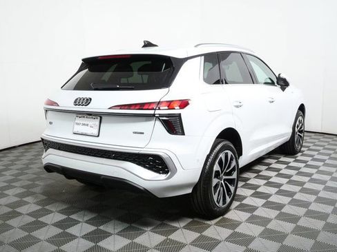 New 2026 Audi Q3 quattro 2.0T image 3