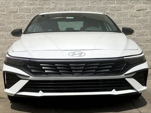 New 2025 Hyundai Elantra SEL image 16