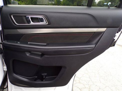 Used 2018 Ford Explorer XLT w/ Equipment Group 202A AWD/4WD image 24