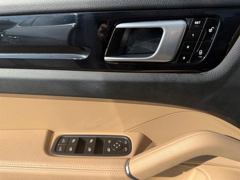 Used 2019 Porsche Cayenne AWD/4WD image 36