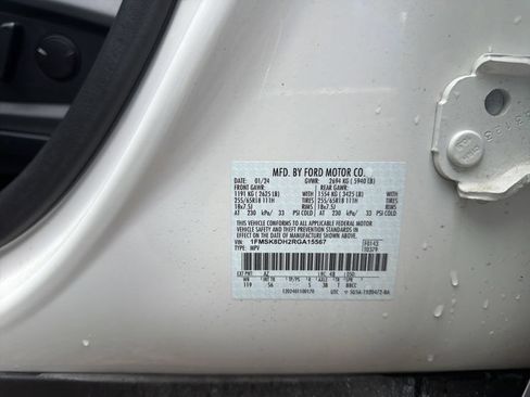 Used 2024 Ford Explorer XLT w/ Equipment Group 202A AWD/4WD image 14