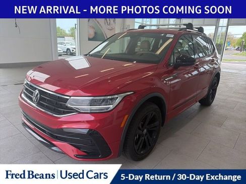 Used 2024 Volkswagen Tiguan SE R-Line AWD/4WD image 3