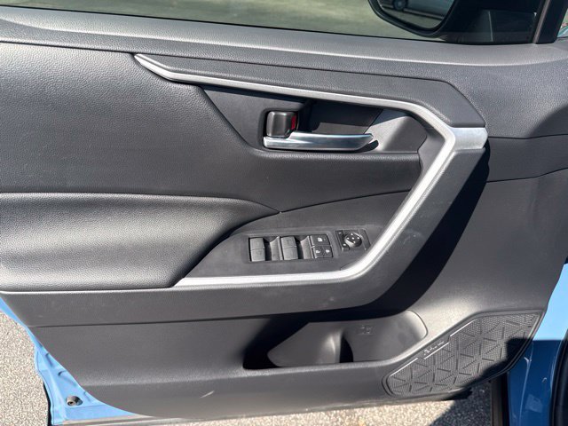 Used 2025 Toyota RAV4 SE AWD/4WD image 26