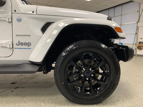 Used 2024 Jeep Wrangler Unlimited Sahara w/ Safety Group AWD/4WD image 8