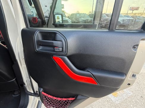 Used 2018 Jeep Wrangler Unlimited Rubicon AWD/4WD image 19