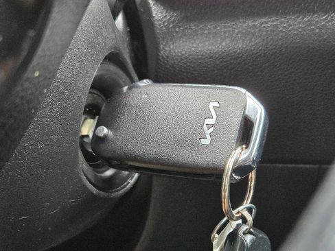 Used 2022 Kia K5 LX image 23