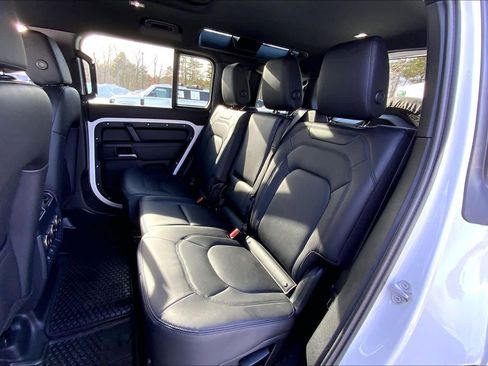 Used 2025 Land Rover Defender 110 S image 19