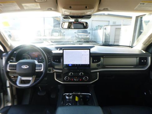 Used 2024 Ford Expedition Max XLT image 13