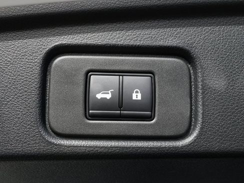 Used 2024 Nissan Pathfinder Platinum image 7