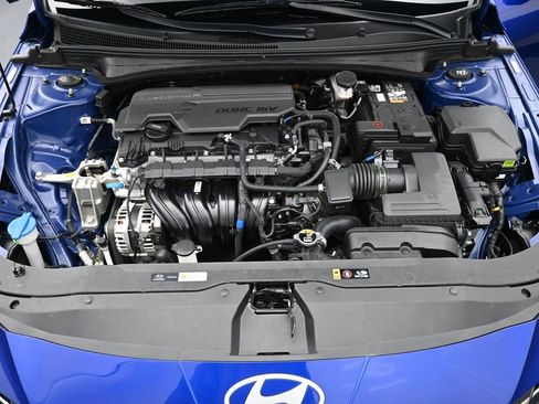 Used 2025 Hyundai Elantra SE image 13