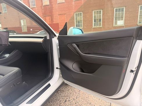 Used 2021 Tesla Model Y 2WD image 10