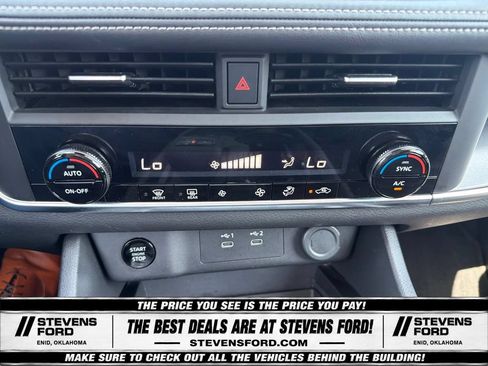 Used 2025 Nissan Rogue SV AWD/4WD image 27