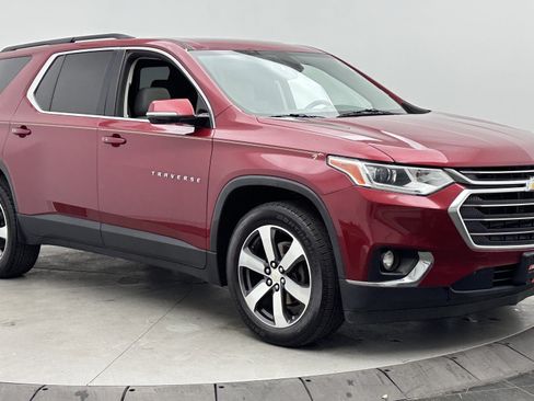 Used 2019 Chevrolet Traverse LT w/ LT Premium Package FWD image 3