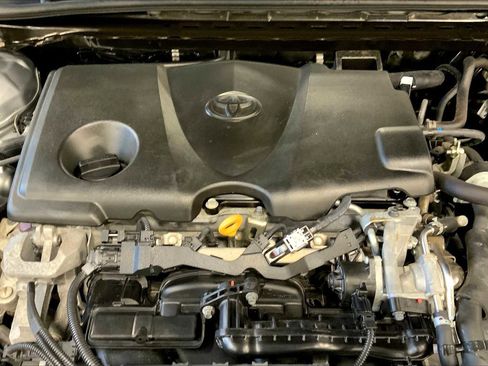 Used 2020 Toyota Camry LE w/ Carpet Mat Package image 29