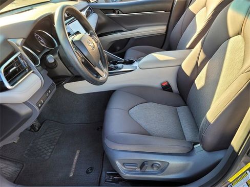 Used 2018 Toyota Camry LE image 10