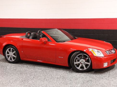 Used 2007 Cadillac XLR RWD image 3