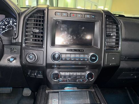 Used 2018 Ford Expedition Limited w/ Equipment Group 302A AWD/4WD image 8