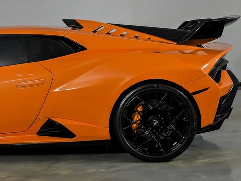 Used 2022 Lamborghini Huracan STO image 11