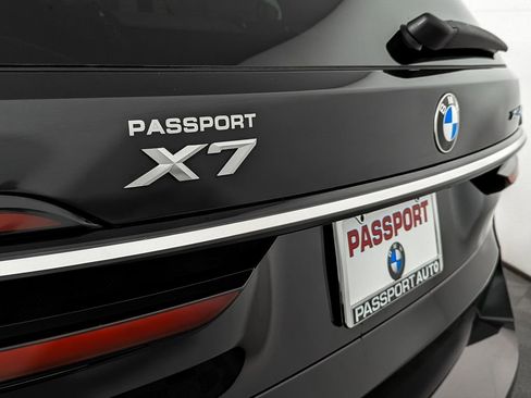 Used 2025 BMW X7 xDrive40i w/ Premium Package image 11