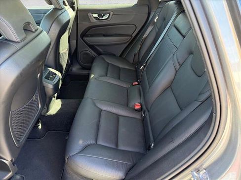 Used 2020 Volvo XC60 T5 Momentum image 20