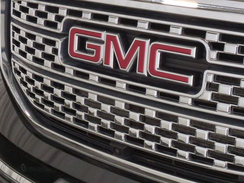 Used 2017 GMC Acadia Denali w/ Technology Package AWD/4WD image 12