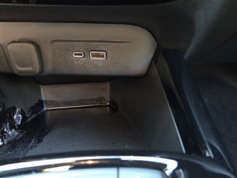 Used 2025 Chevrolet Trax RS FWD image 21
