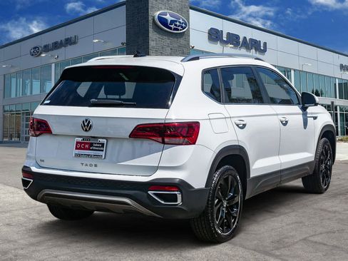 Used 2023 Volkswagen Taos SE w/ Panoramic Sunroof Package FWD image 4