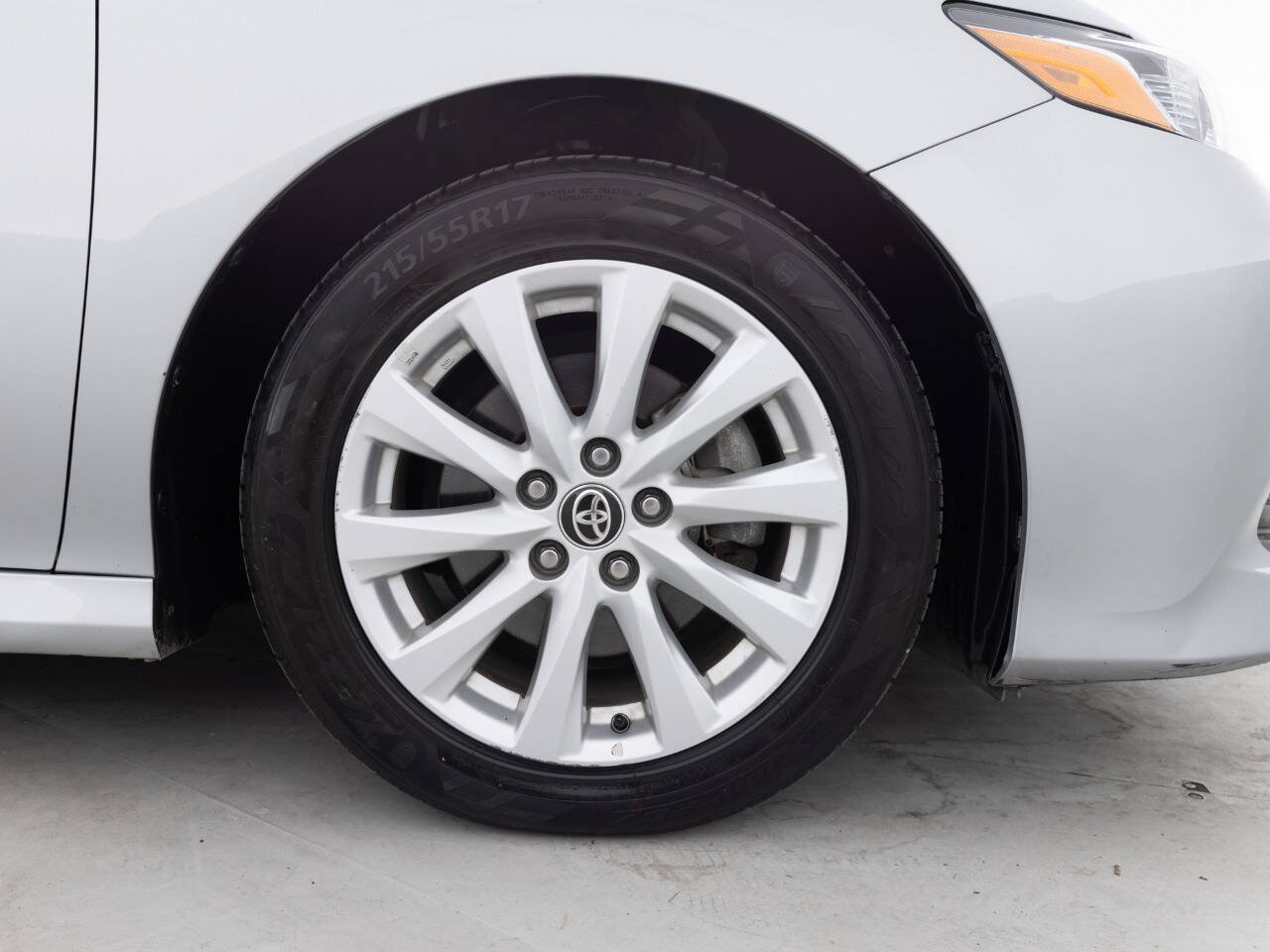 Used 2020 Toyota Camry LE FWD image 18