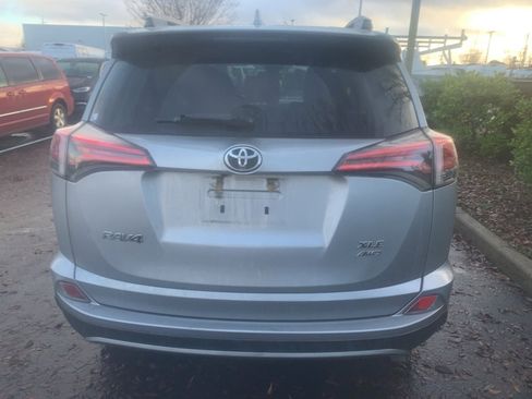 Used 2018 Toyota RAV4 XLE image 7