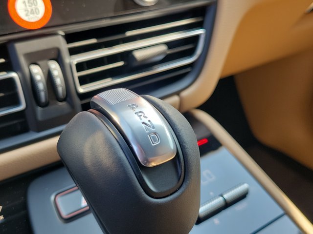 Used 2026 Porsche Macan AWD/4WD image 36